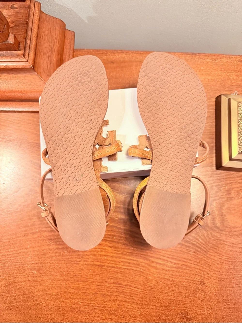 Tory Burch Phoebe Tan Leather Sandals with Gold Logo Accent Size 7